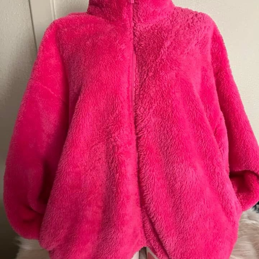 NWT PINK Victoria's Secret Fluffy Pink Jacket Size XL